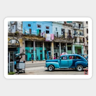 Old cars in Havana, Cuba Magnet